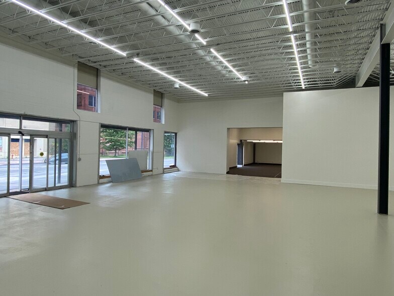 More Photos Of 1400 St Paul St, Rochester Showroom For Lease