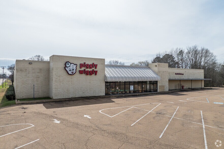 More Photos Of 1150 E Peace St, Canton Storefront For Sale