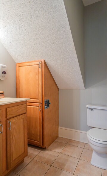 More Photos Of 3562 Spangenberg Ave, Clemmons Office For Lease