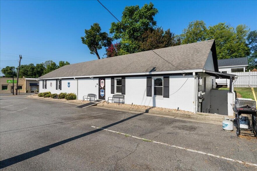 More Photos Of 57 Mountain Rd, Halifax Office For Sale