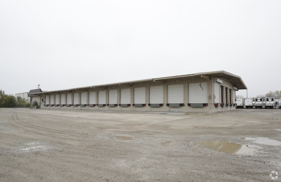 More Photos Of 3750 Fairbanks Ave, Kansas City Truck Terminal For Lease