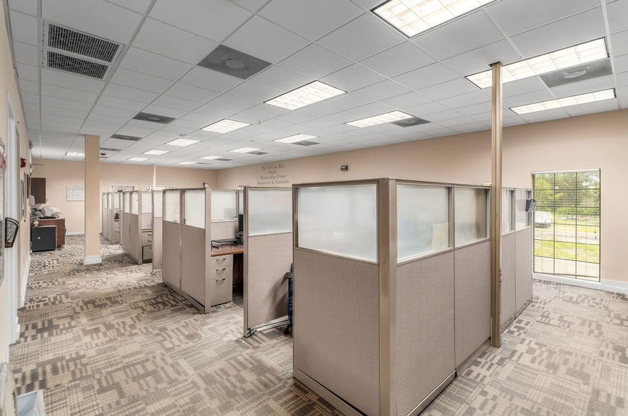 More Photos Of 280 S Ronald Reagan Blvd, Longwood Medical For Sale