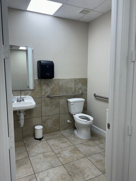More Photos Of 1526 Katy Gap Rd, Katy Medical For Sale
