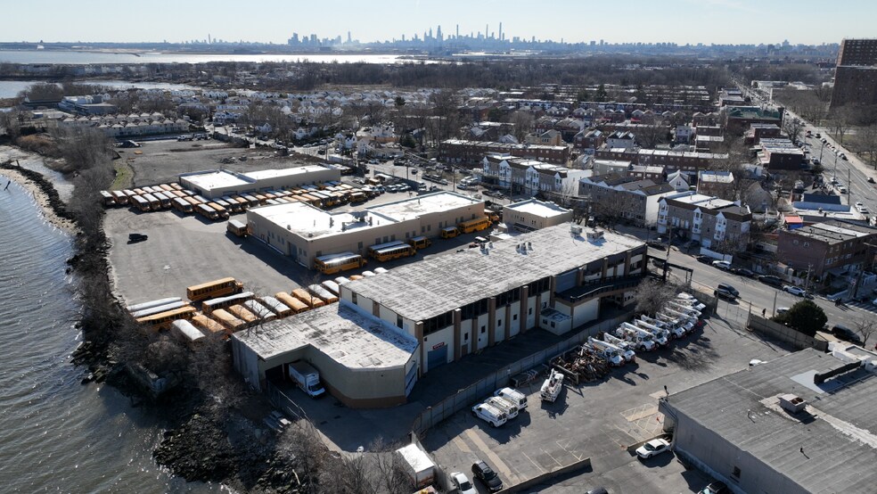 More Photos Of 450 Zerega Ave, Bronx Showroom For Lease