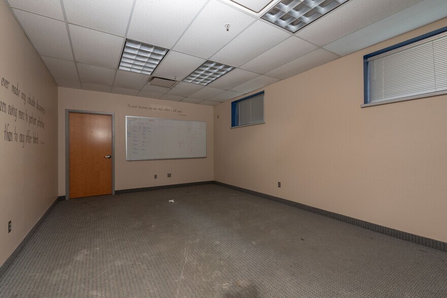 More Photos Of 1320 Taylor St, Elyria Warehouse For Lease