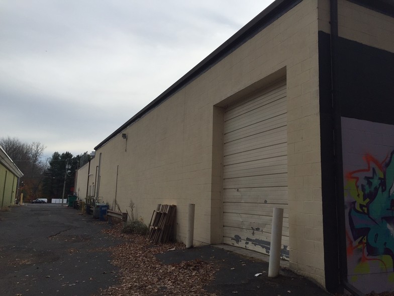 More Photos Of 969-979 Meriden Waterbury Tpke, Plantsville Freestanding For Lease