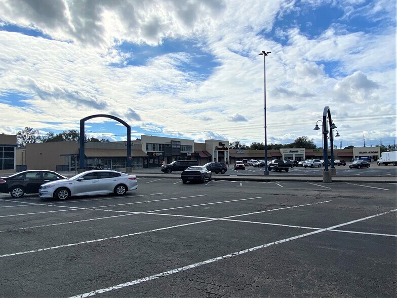 More Photos Of 3950-3964 Linden Ave, Dayton Storefront For Lease