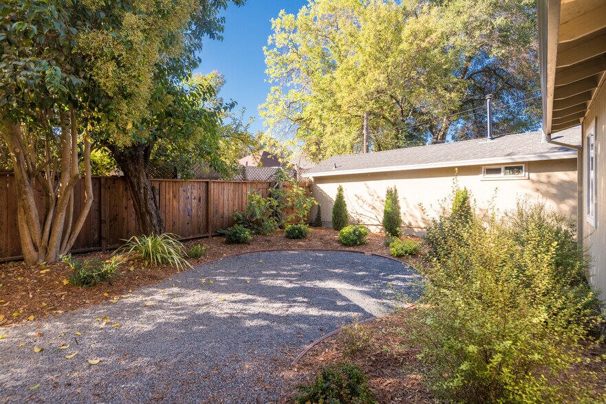 More Photos Of 811 Davis St, Santa Rosa Apartments For Sale