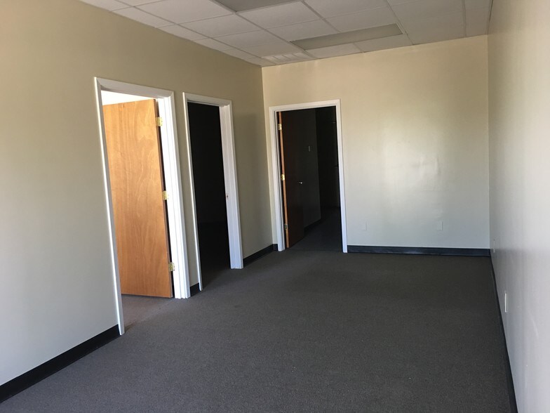 More Photos Of 400 N 11th St, La Porte Unknown For Lease