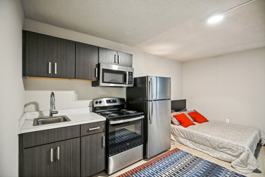 More Photos Of 34911 Van Dyke Ave, Sterling Heights Apartments For Lease