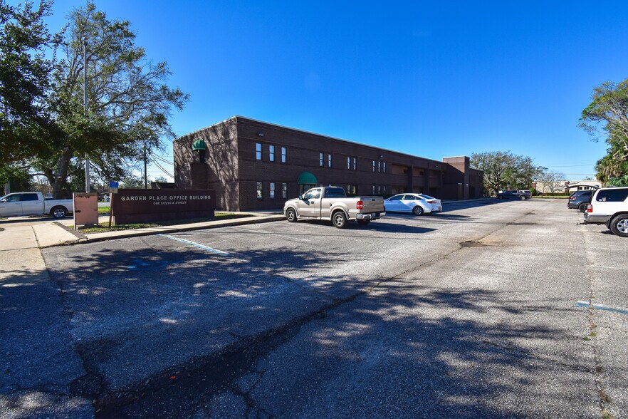 More Photos Of 1 S A St, Pensacola Office For Lease
