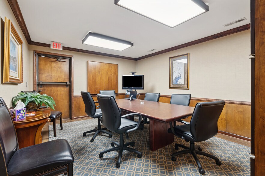 More Photos Of 15 Gamecock Ave, Charleston Office For Sale