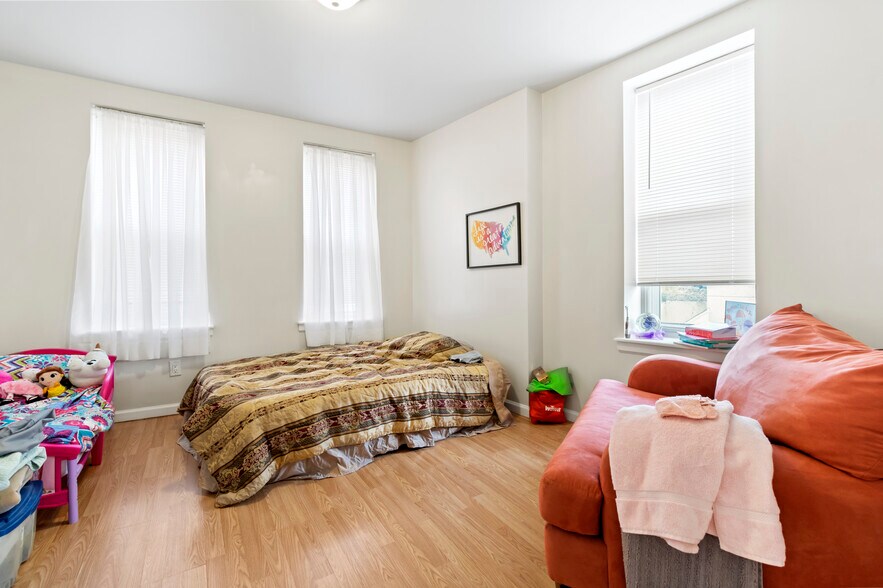 More Photos Of , Philadelphia Unknown For Sale