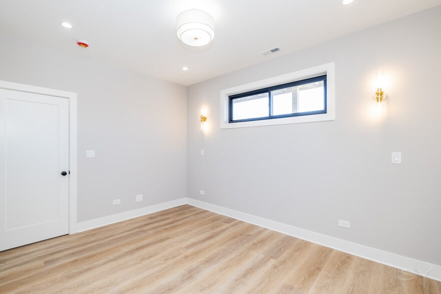 More Photos Of 2941 W Wilcox St, Chicago Apartments For Sale