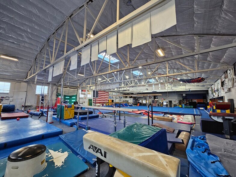 More Photos Of 815 N 1st Ave, Great Falls Auto Dealership For Lease