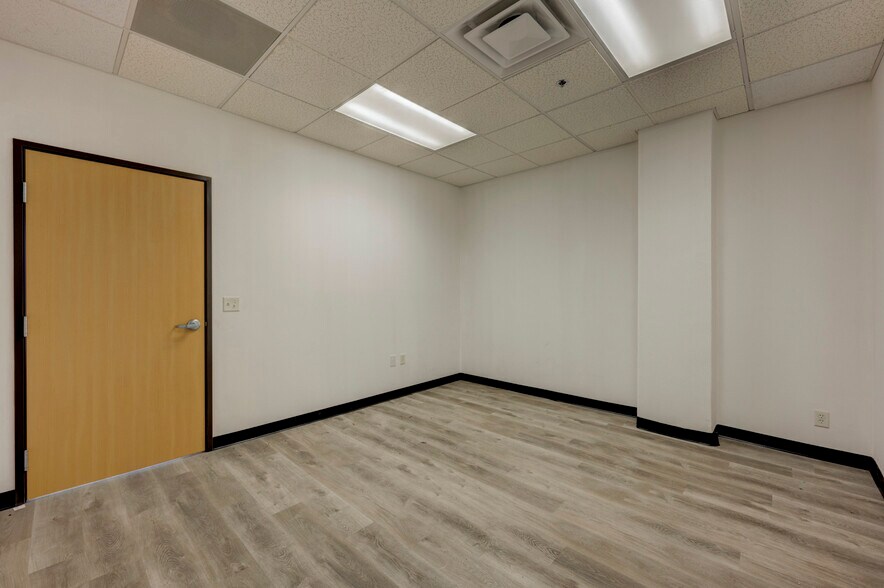 More Photos Of 575-585 Reactor Way, Reno Distribution For Lease