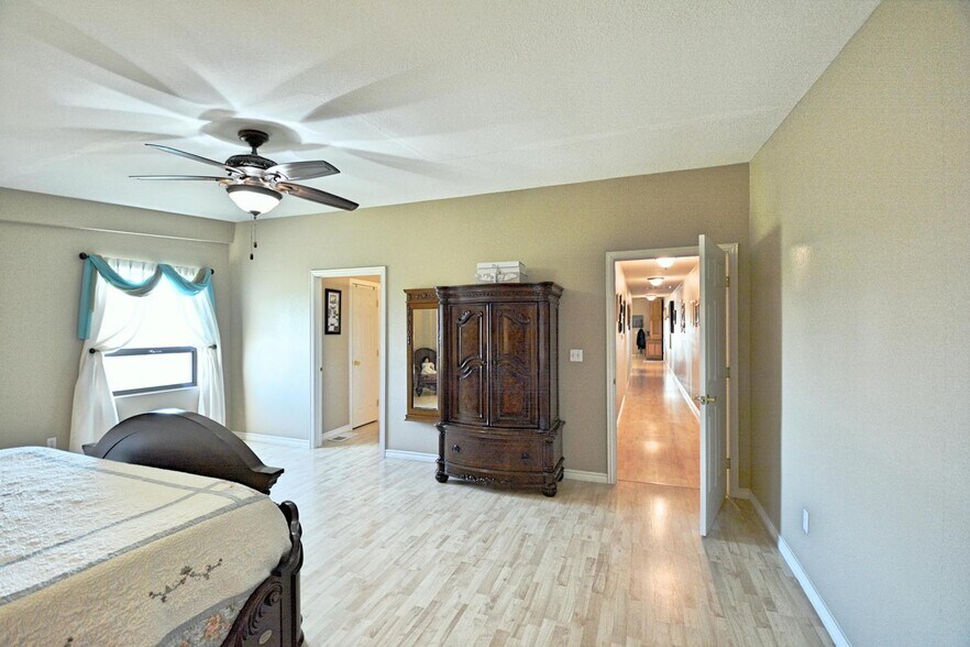 More Photos Of 4545 E FM 775, Seguin Manufacturing For Sale