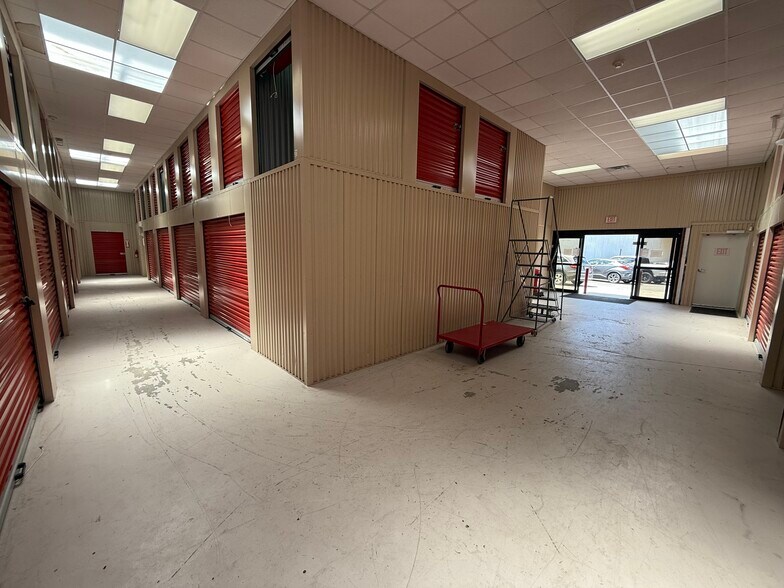 More Photos Of 211B Johnny Mercer Blvd, Savannah Self Storage For Sale