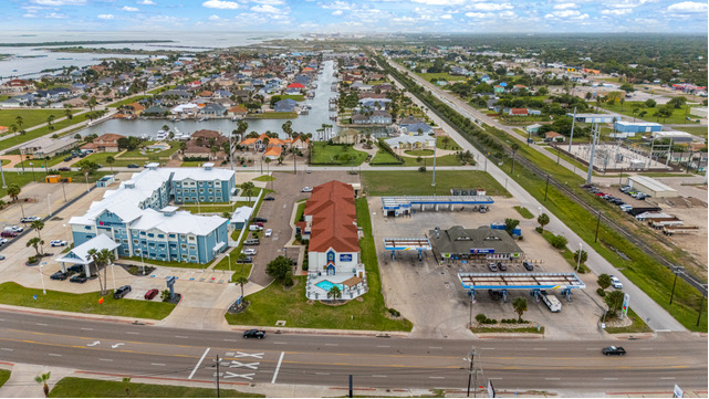 More Photos Of 355 E Goodnight Ave, Aransas Pass Hotel For Sale