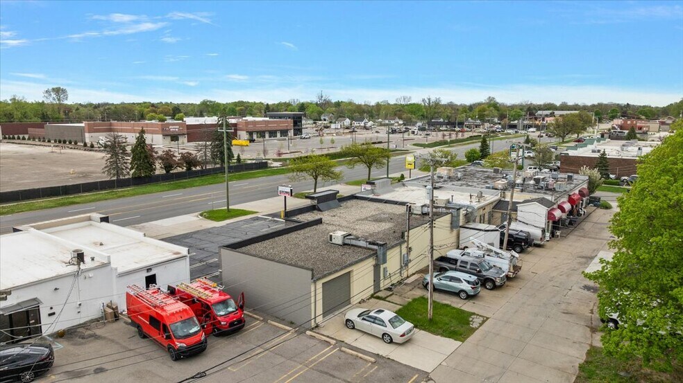 More Photos Of 33535-33537 7 Mile Rd, Livonia Freestanding For Lease