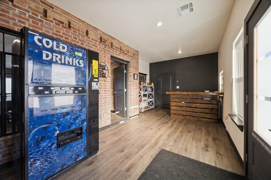 More Photos Of 902 S Broadway St, La Porte Office For Sale