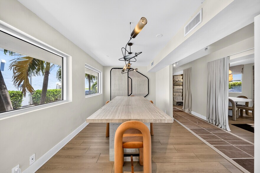More Photos Of 286 NE 39th St, Miami General Retail For Lease