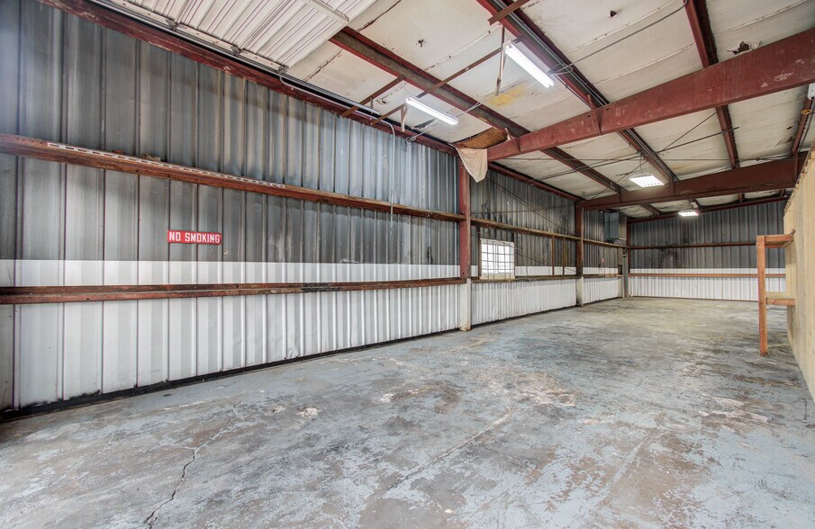 More Photos Of 5747 Northdale St, Houston Industrial For Lease