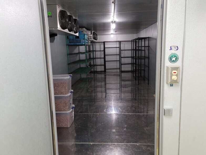 More Photos Of 1260 Clarksville St, Paris General Retail For Sale