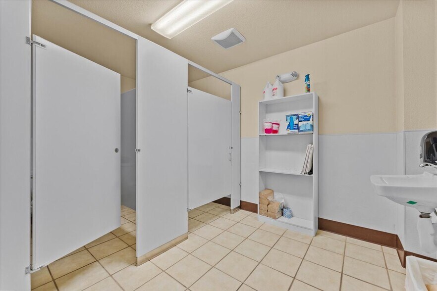 More Photos Of 2155 Larkspur Ln, Redding Office For Sale