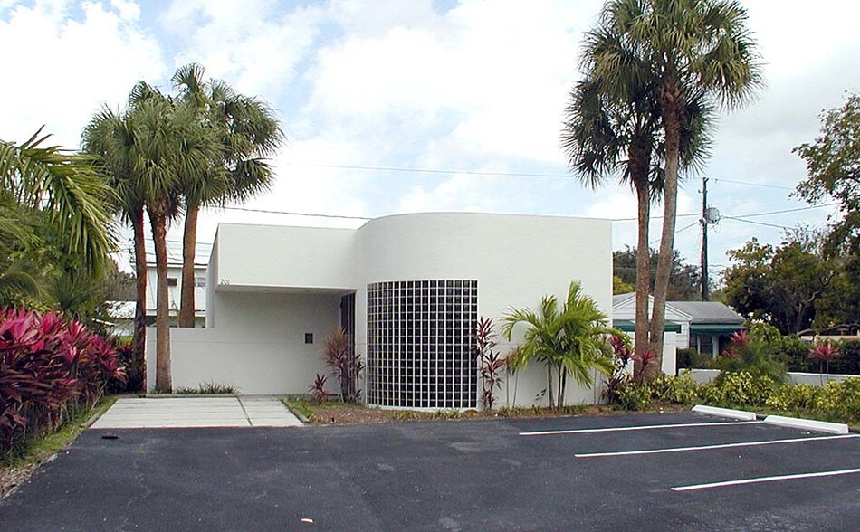 Primary Photo Of 201 SE 19th St, Fort Lauderdale Medical For Sale