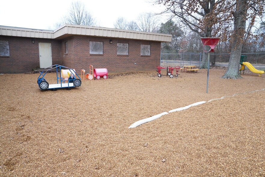 More Photos Of 309 S Scott St, Senatobia General Retail For Sale
