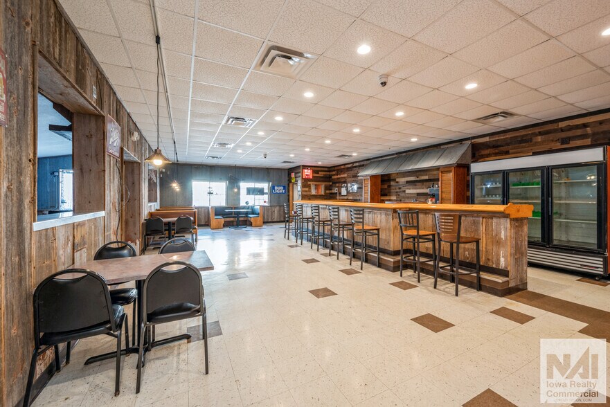 More Photos Of 115 E Main St, Coggon General Retail For Sale