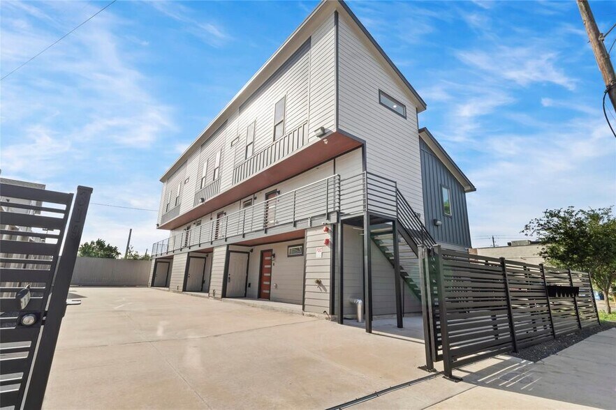 More Photos Of 319 Eastwood St, Houston Apartments For Sale