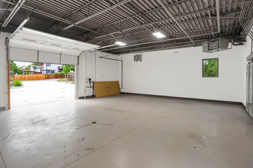 More Photos Of 8538 Saulsbury St, Littleton General Retail For Sale