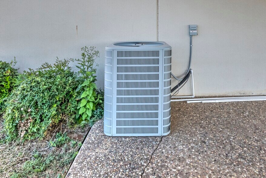 More Photos Of 1909 N Highway 81, Duncan Auto Dealership For Sale