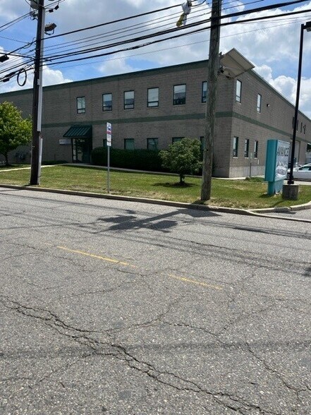 More Photos Of 685 Gotham Pky, Carlstadt Warehouse For Lease