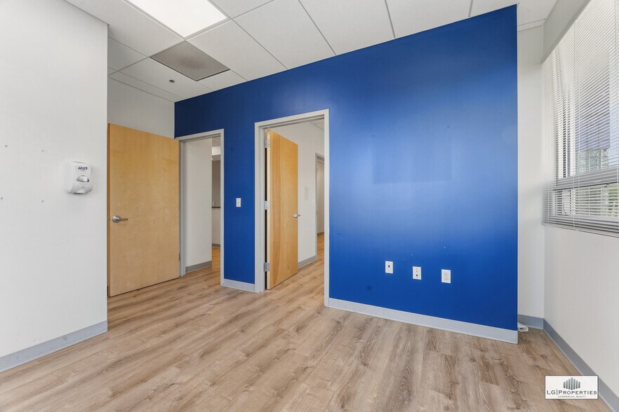 More Photos Of 456 Chestnut St, Lakewood Office For Lease