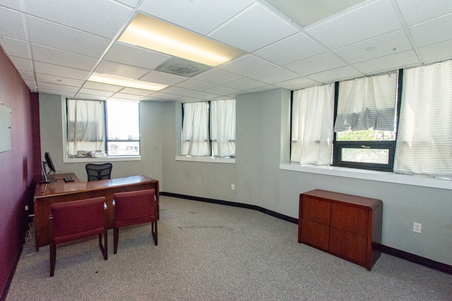 More Photos Of 975-977 Saratoga St, Boston Storefront Retail Office For Lease