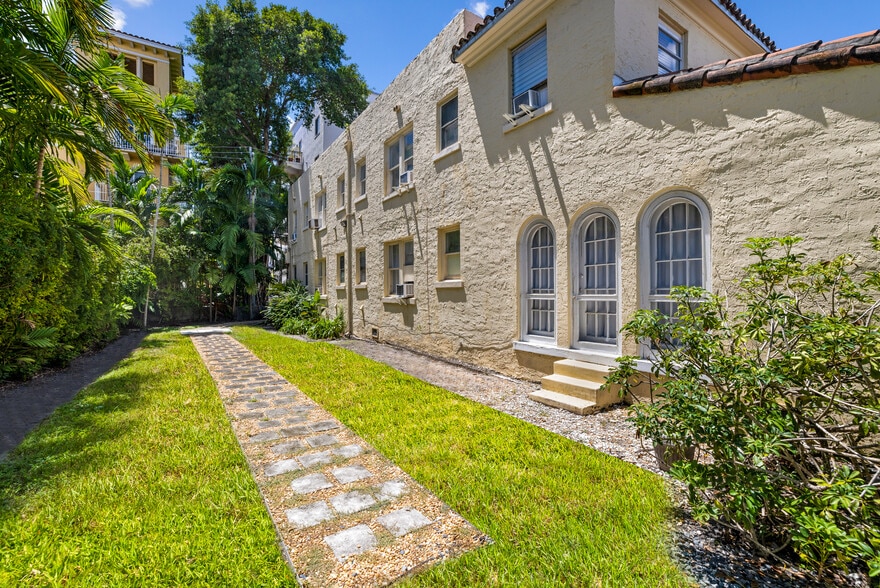 More Photos Of 114 Menores Ave, Coral Gables Apartments For Sale