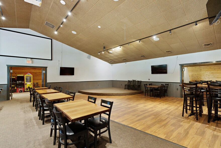 More Photos Of 8826 Gratiot Ave, Columbus Restaurant For Sale