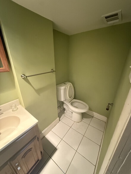 More Photos Of 5309 Kenilworth Ave, Riverdale Office For Sale