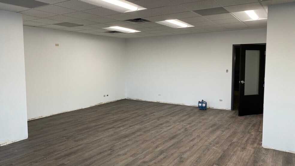 More Photos Of 6851 S Holly Cir, Centennial Office For Lease