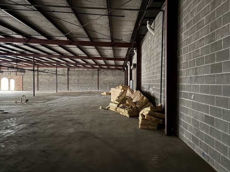 More Photos Of 201 N Pacific St, Conroe Freestanding For Lease