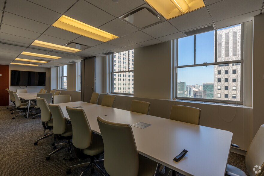 More Photos Of 122 E 42nd St, New York Coworking Space