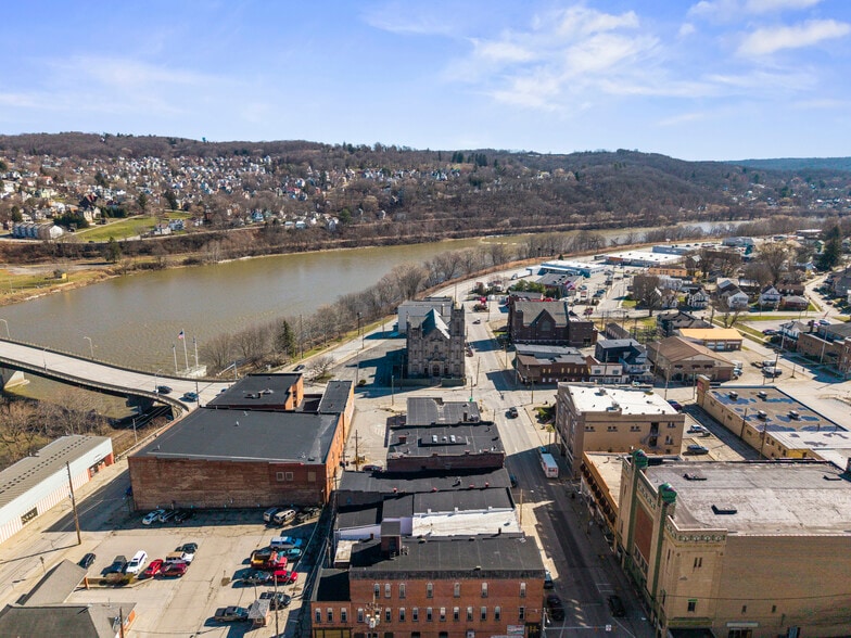 More Photos Of 21 State St, Oil City Specialty For Sale