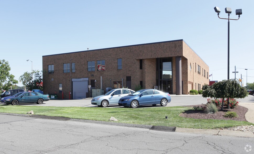 More Photos Of 100 Park Manor Dr, Pittsburgh Freestanding For Lease