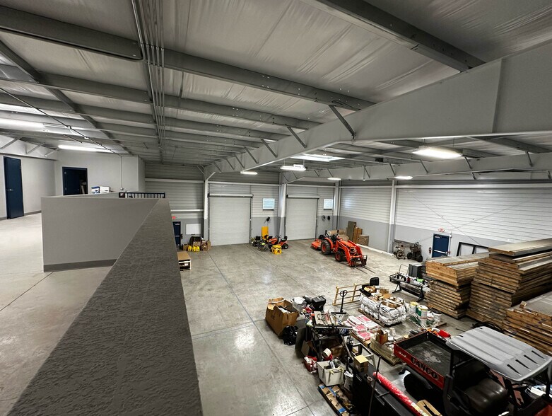 More Photos Of 3930 S Pipkin Rd, Lakeland Light Distribution For Sale