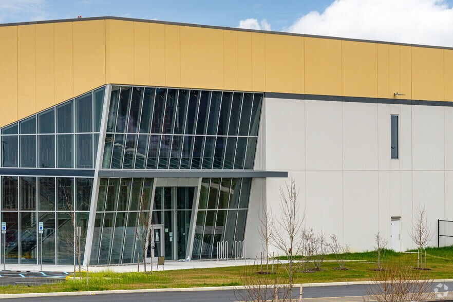 More Photos Of 120 Piccard Rd, New Castle Distribution For Lease
