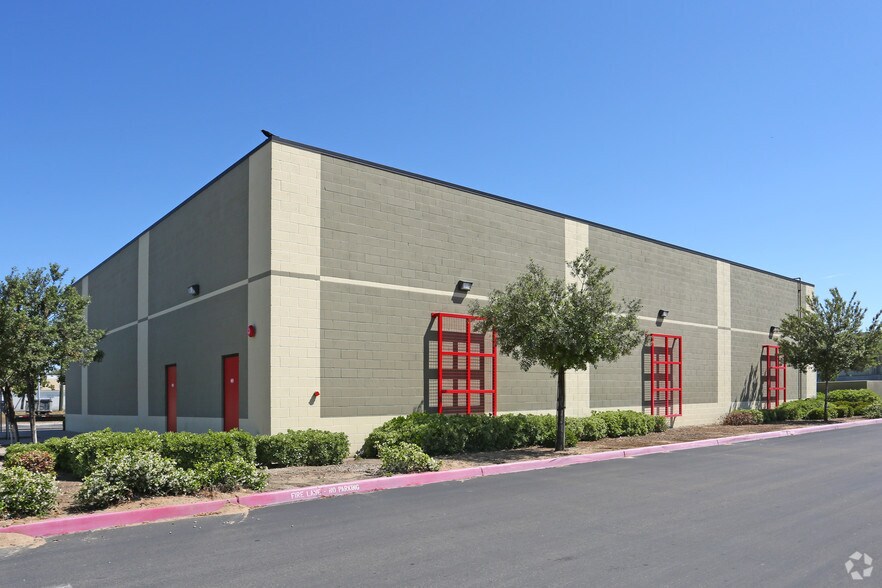 More Photos Of 2615 S Chestnut Ave, Fresno Freestanding For Sale