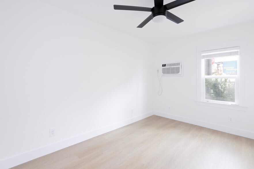 More Photos Of 2008-2020 Strongs Dr, Venice Apartments For Sale